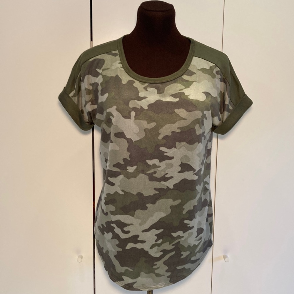 Lucky brand camouflage tee short sleeves S